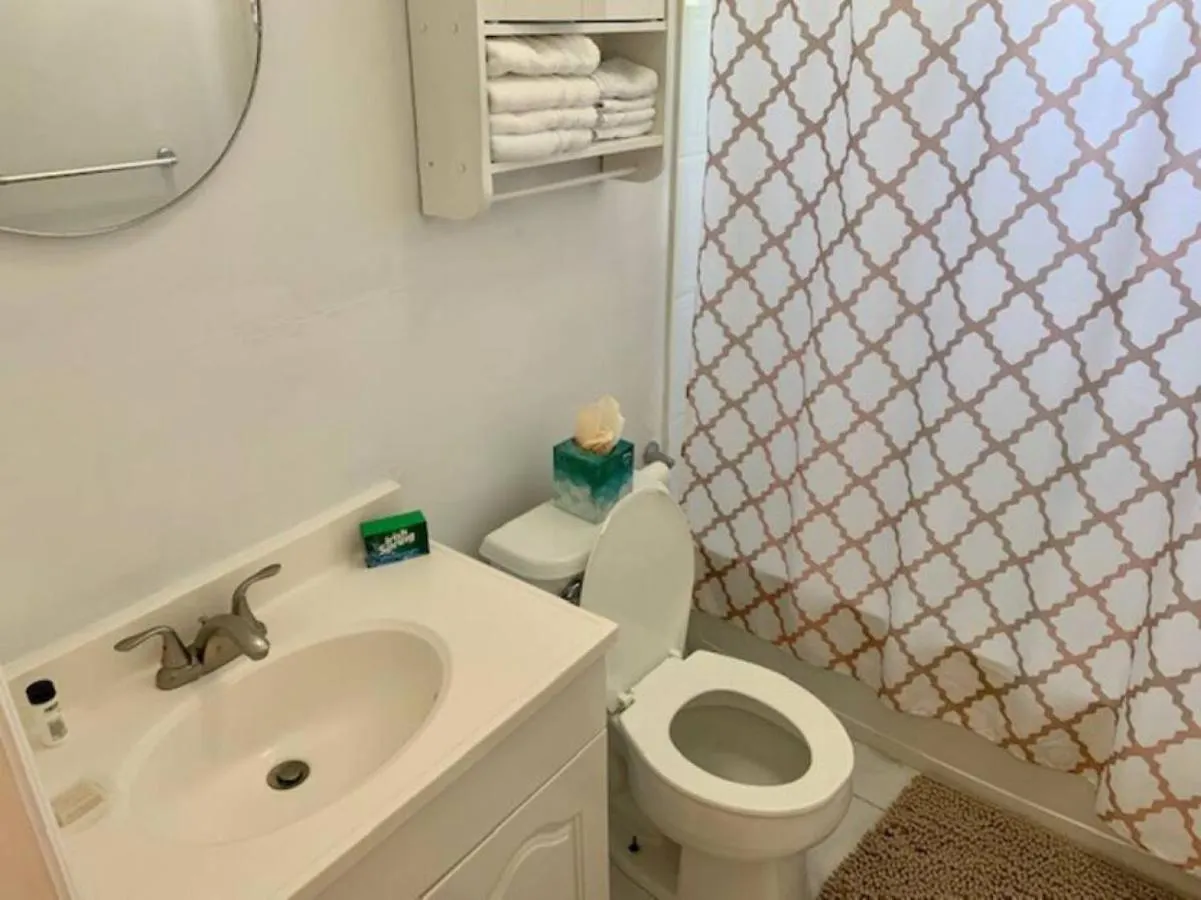 Suite 1, Blue Pavilion - Steps To Beach - Car, Value, Service West Bay Lejlighed
