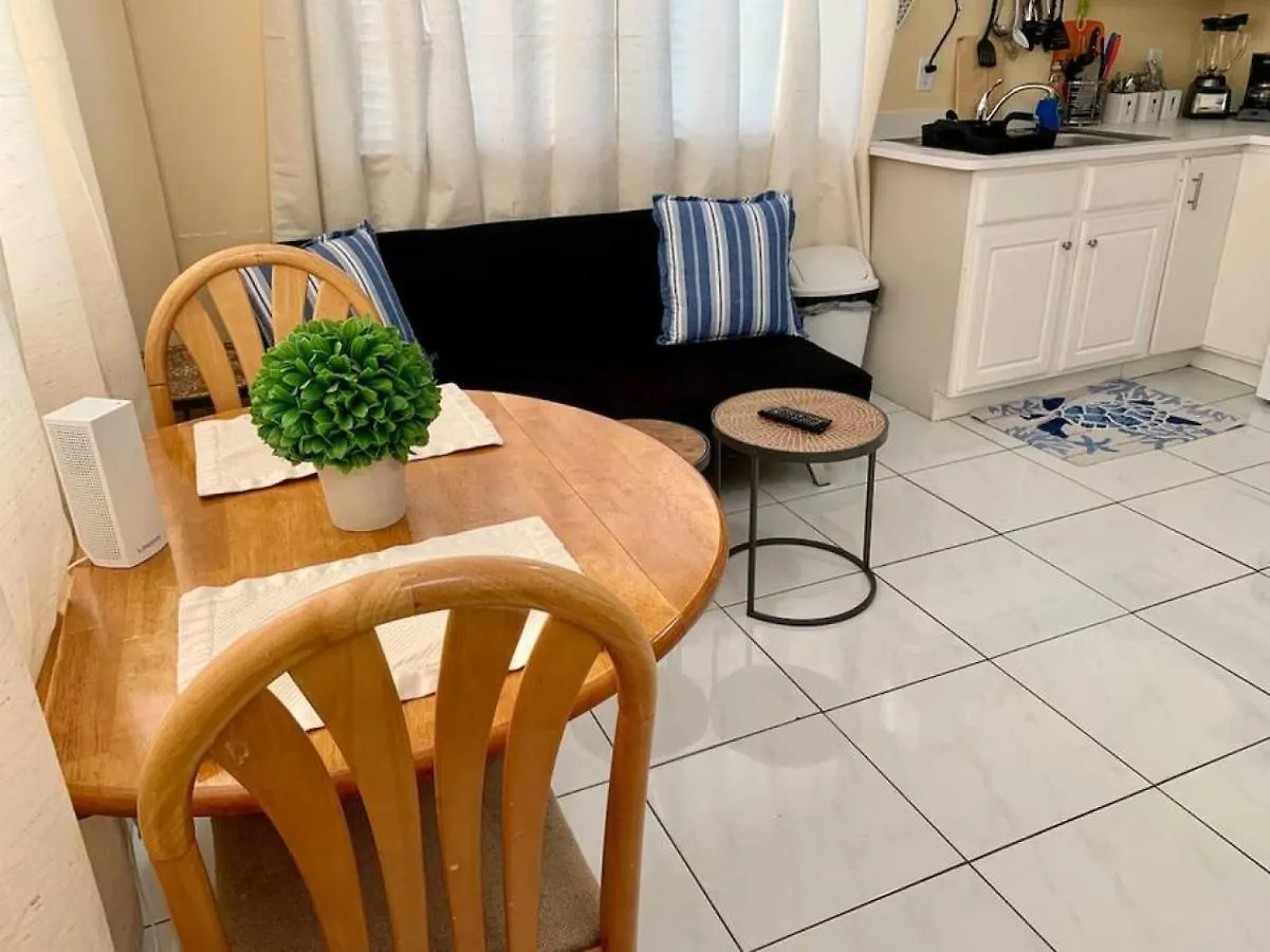 Suite 1, Blue Pavilion - Steps To Beach - Car, Value, Service West Bay 0*,