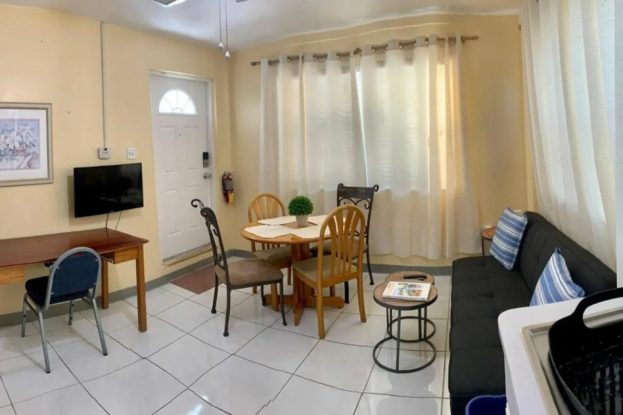 Suite 1, Blue Pavilion - Steps To Beach - Car, Value, Service West Bay Lejlighed